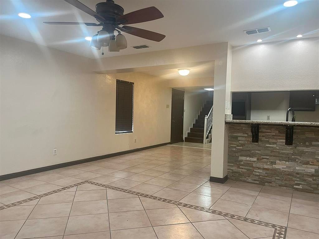 1308 Eisenhower Dr Laredo, TX 78046 - Thumbnail 3