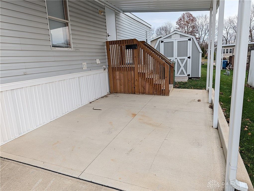 1042 Apple Blossom Ln Sidney, OH 45365 - Thumbnail 3