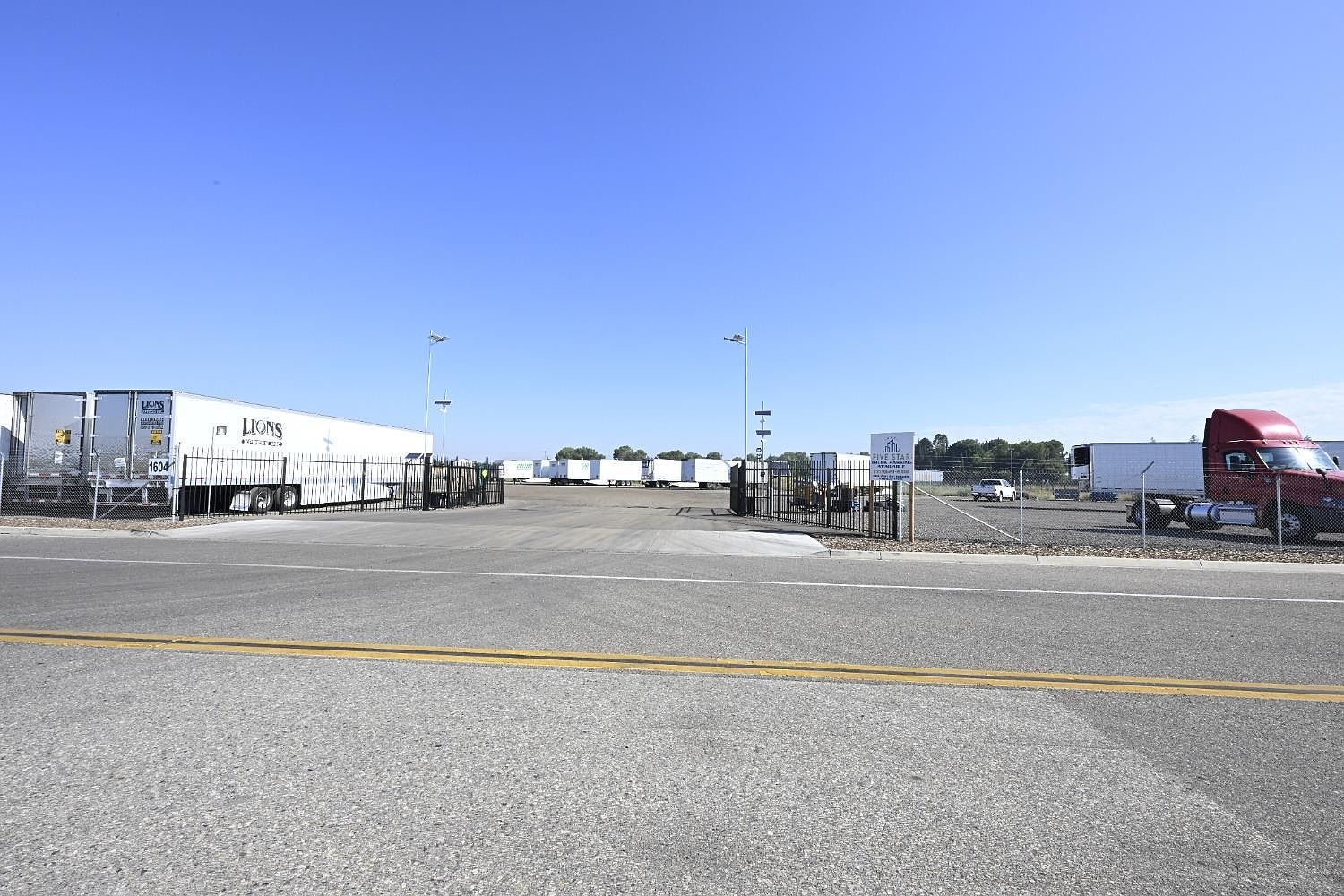 1604 W Dan Ronquillo Dr Fresno, CA 93706 - Thumbnail 3