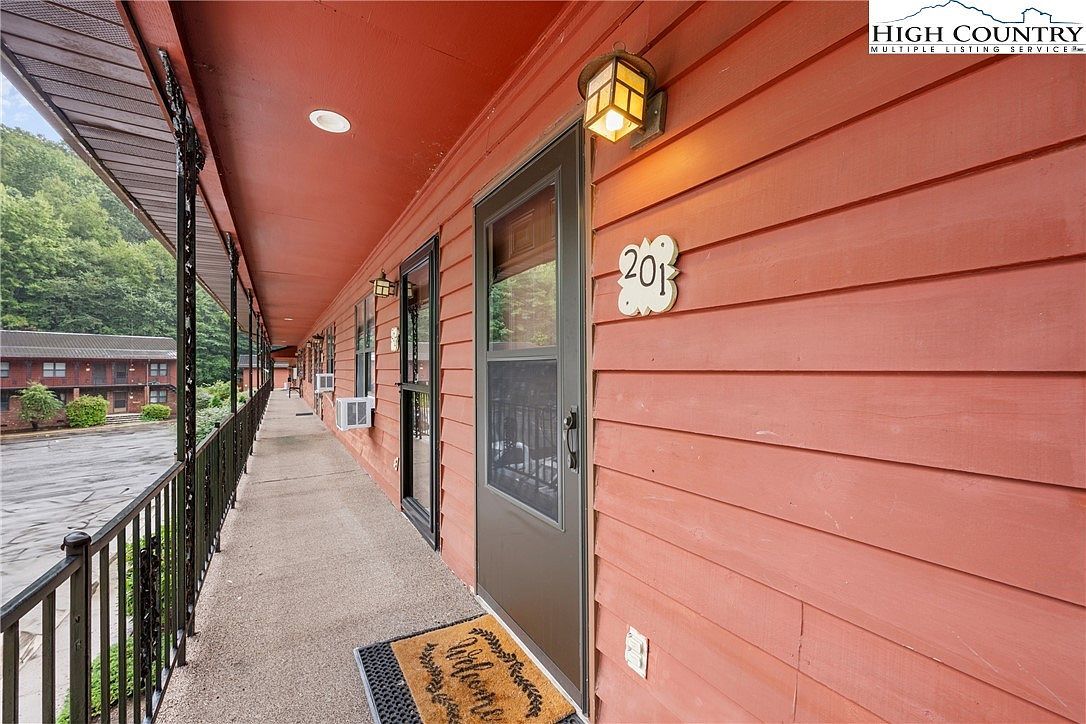 1469 W King St APT 201 Boone, NC 28607 - Thumbnail 3