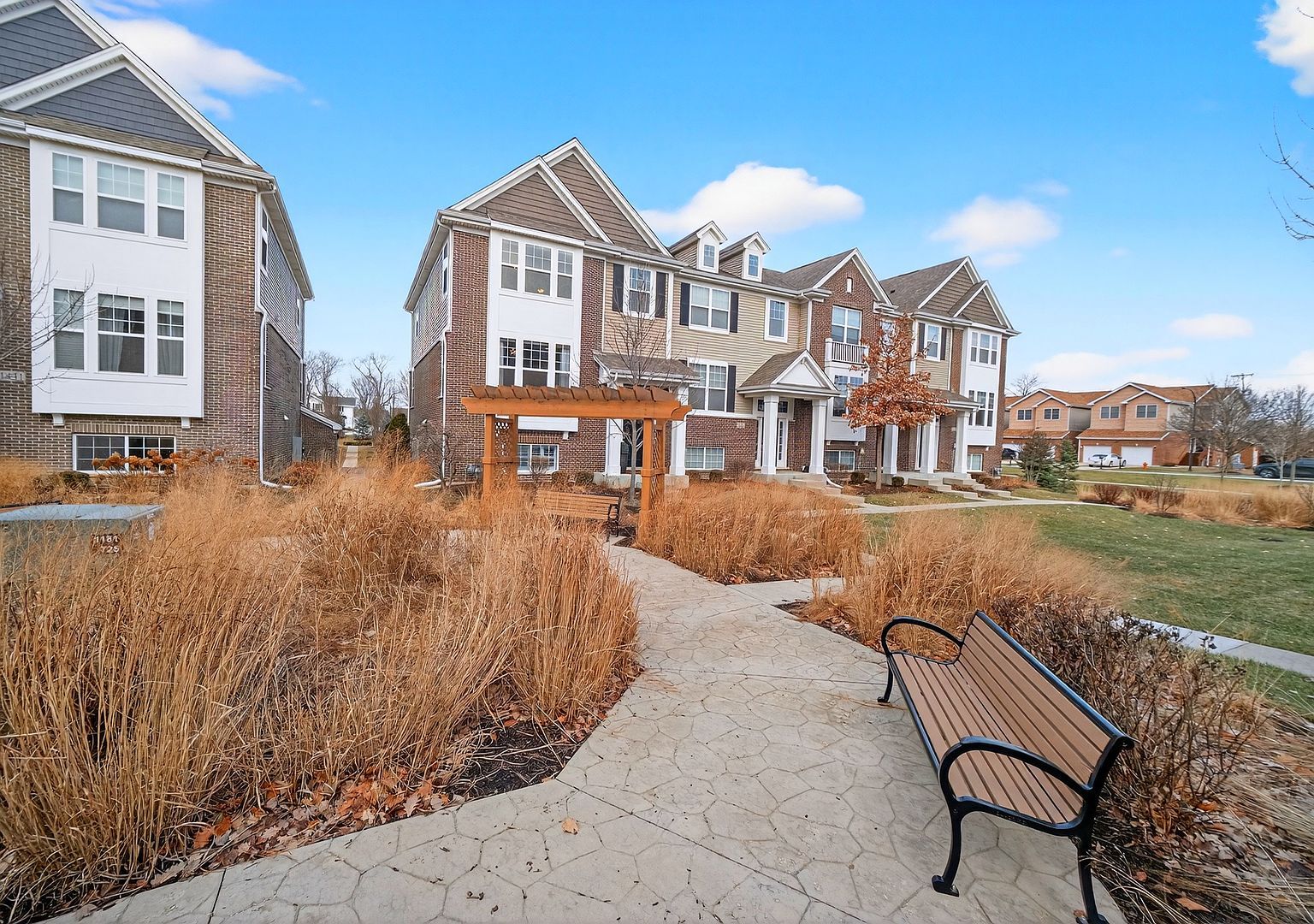 1437 N Charles Ave Naperville, IL 60563 - Thumbnail 3