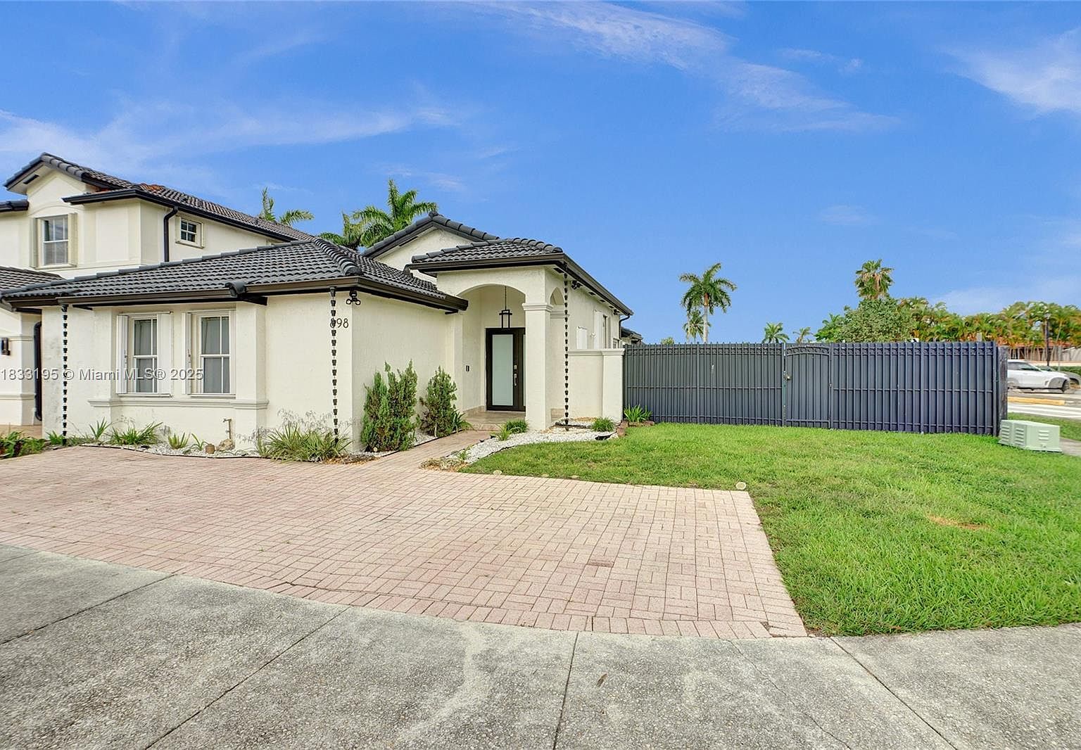 898 NW 131st Ave Miami, FL 33182 - Thumbnail 3