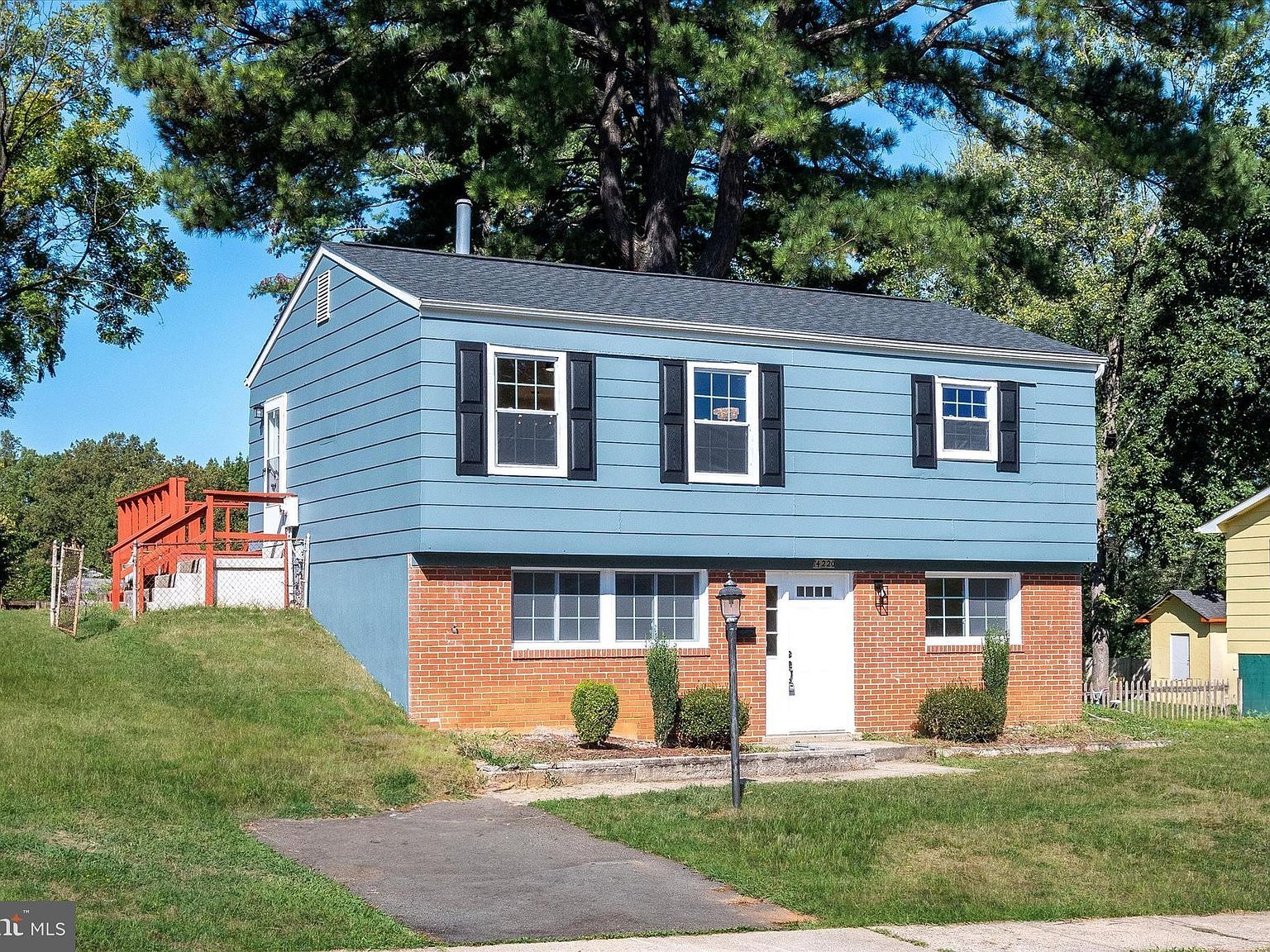 14220 Fallbrook Ln Woodbridge, VA 22193 - Thumbnail 3