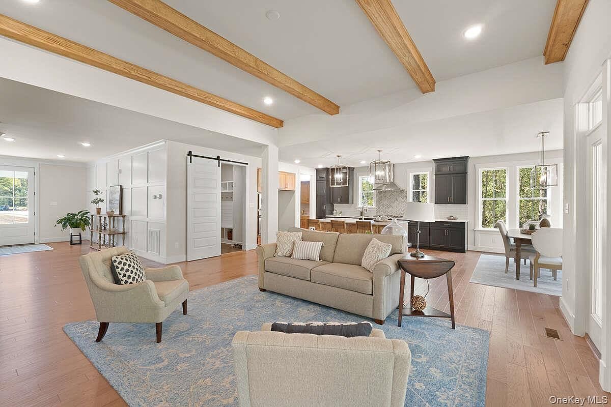 3 Bear Hollow Ln Hyde Park, NY 12538 - Thumbnail 3