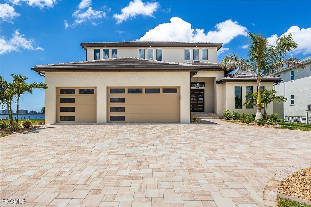 1024 Dolphin Dr Cape Coral, FL 33904 - Thumbnail 3