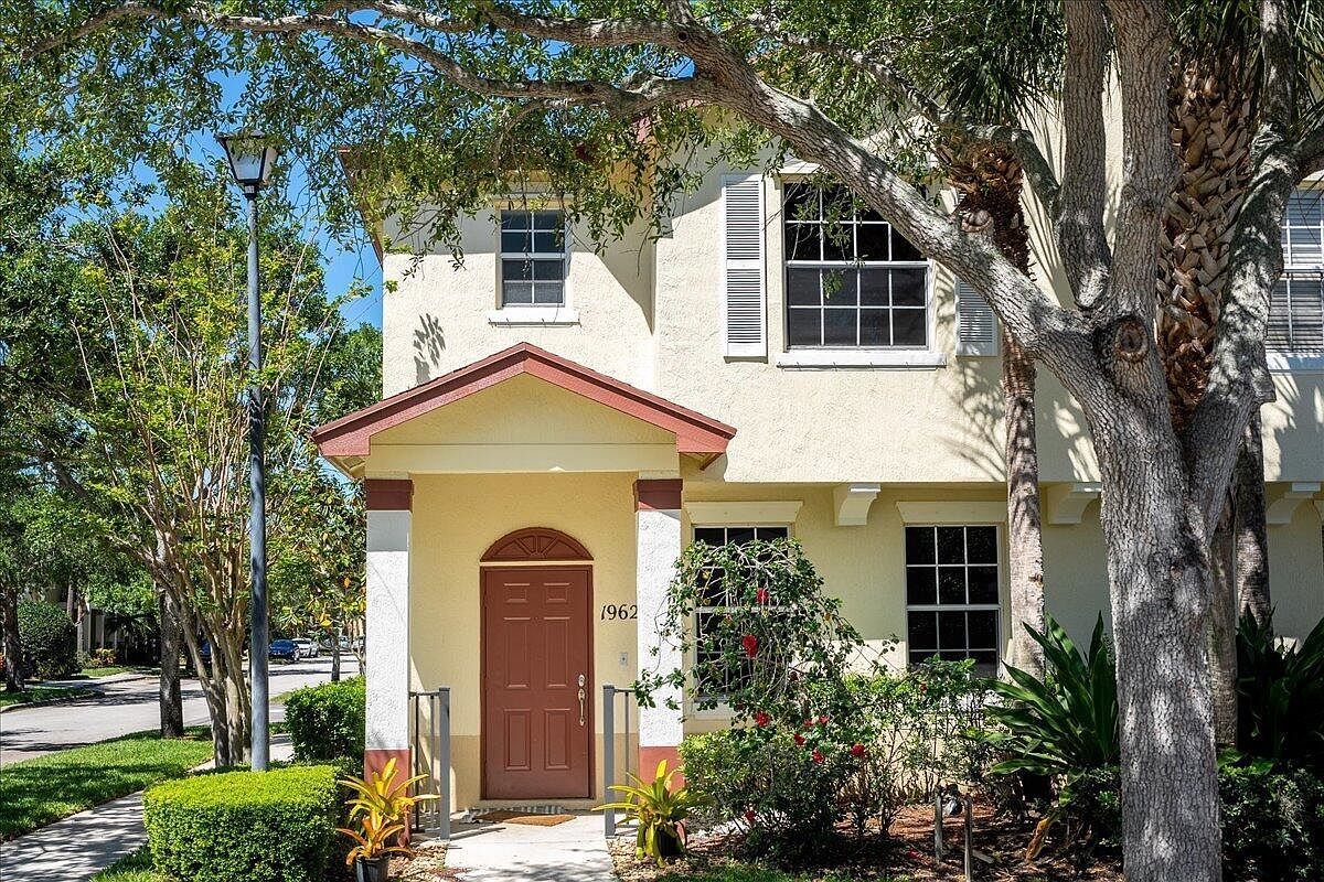 1962 SE Avon Park Dr Port Saint Lucie, FL 34952 - Thumbnail 3