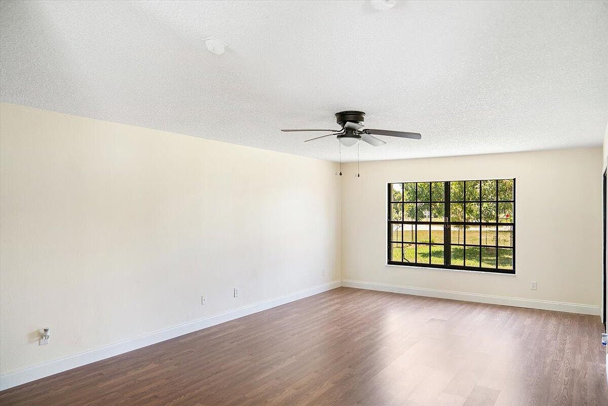 1582 SE Arenson Ln Port Saint Lucie, FL 34952 - Thumbnail 3