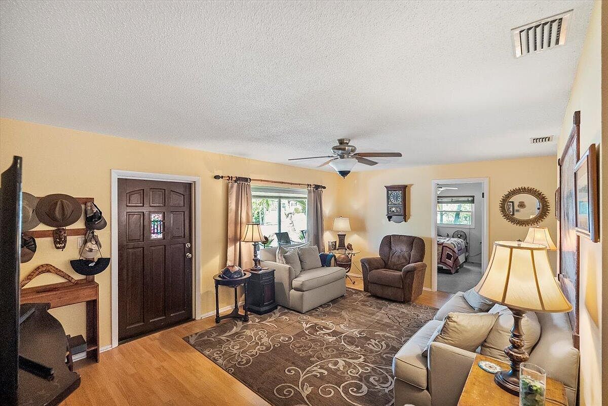 1180 NE Crescent St Jensen Beach, FL 34957 - Thumbnail 3