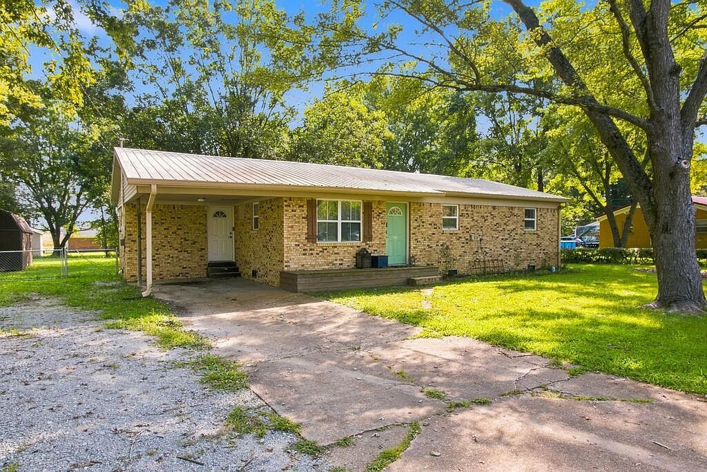 135 Glover St Atwood, TN 38220 - Thumbnail 3