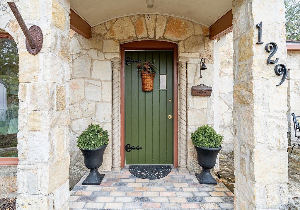 129 E Evergreen St Boerne, TX 78006 - Thumbnail 3