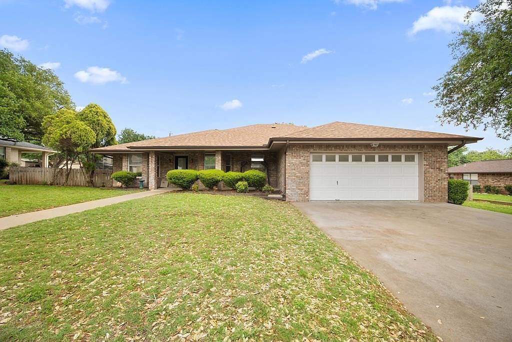 216 Edgewood Dr Fredericksburg, TX 78624 - Thumbnail 3