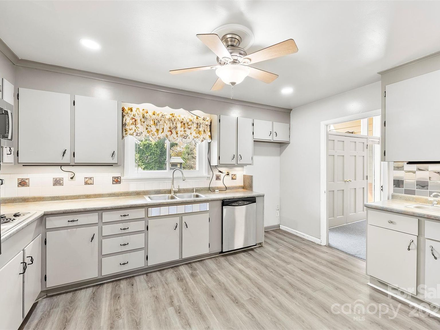 1518 Lynhurst Dr Gastonia, NC 28054 - Thumbnail 3