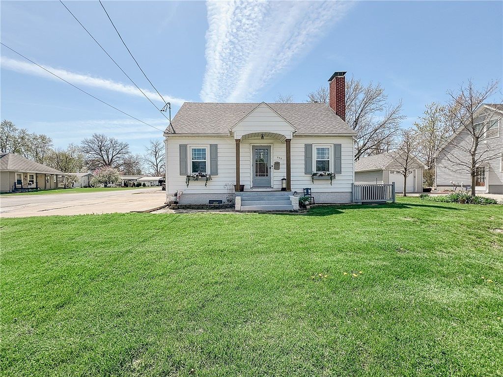 320 E Jasper St Paris, IL 61944 - Thumbnail 3