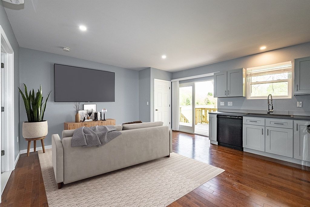 76 Laurel Rd Huntington, MA 01050 - Thumbnail 3