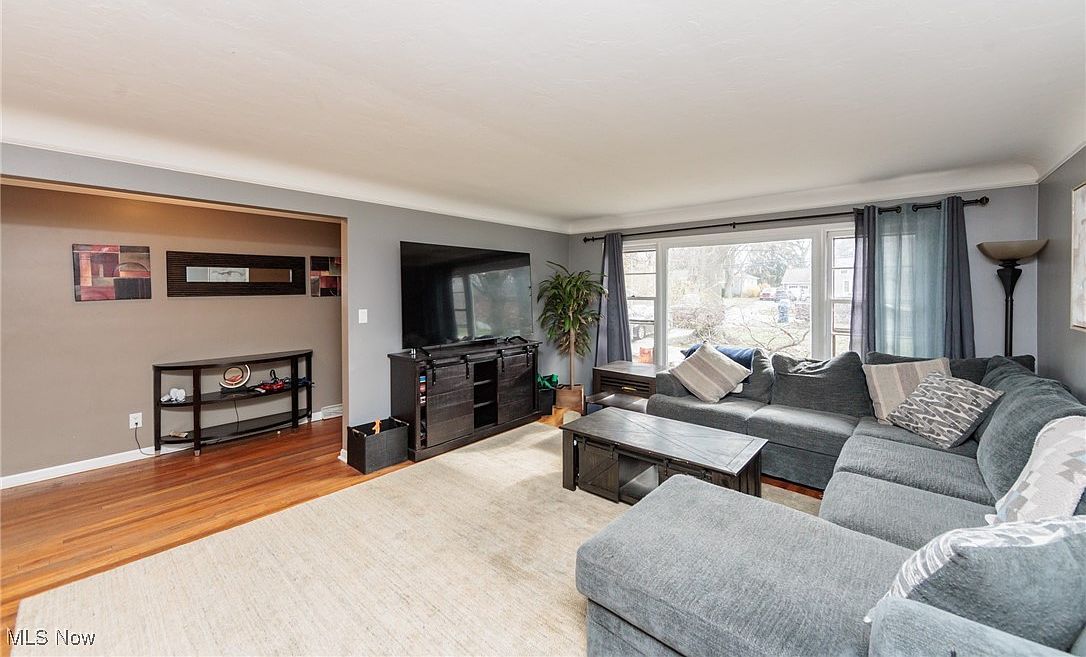 422 Bradley Rd Bay Village, OH 44140 - Thumbnail 3