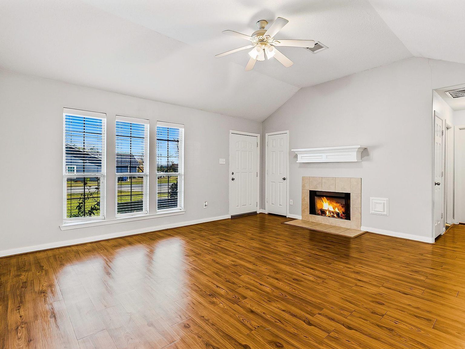 1060 Yaupon Cove Dr Onalaska, TX 77360 - Thumbnail 3