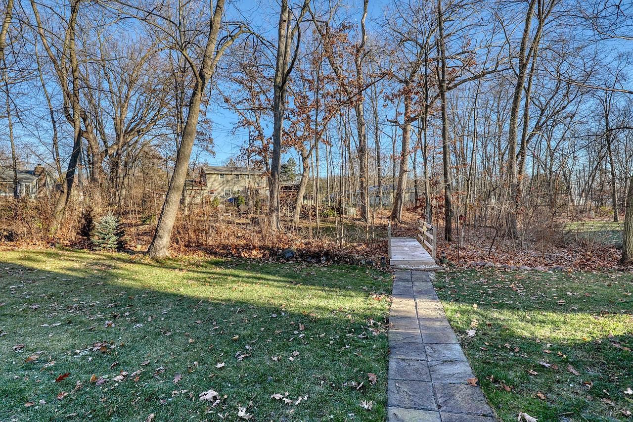 S77W19942 Holly Patch Ct Muskego, WI 53150 - Thumbnail 3