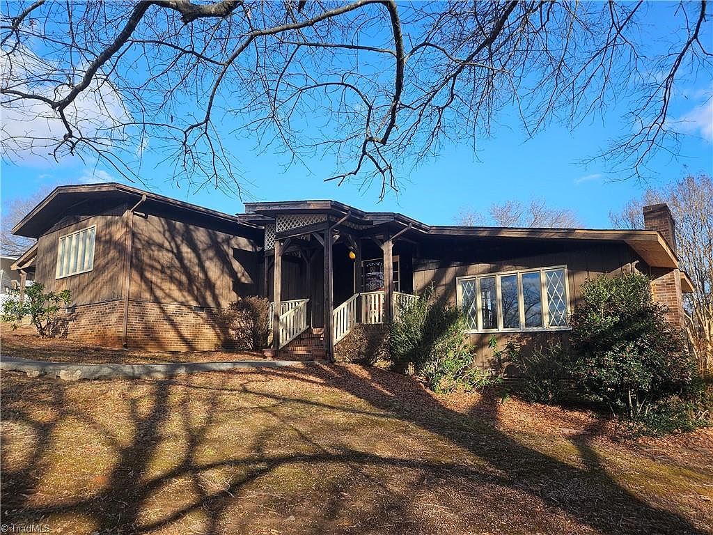 112 Balcony Ln Mount Airy, NC 27030 - Thumbnail 3