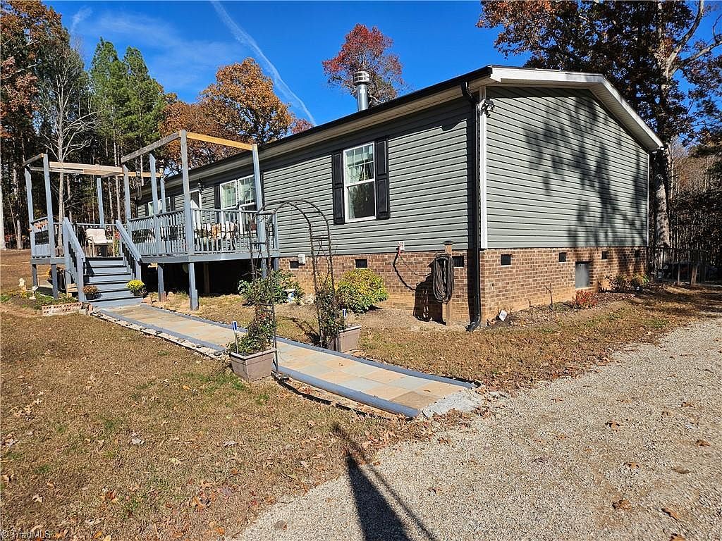 8955 Dennis Rd Germanton, NC 27019 - Thumbnail 3