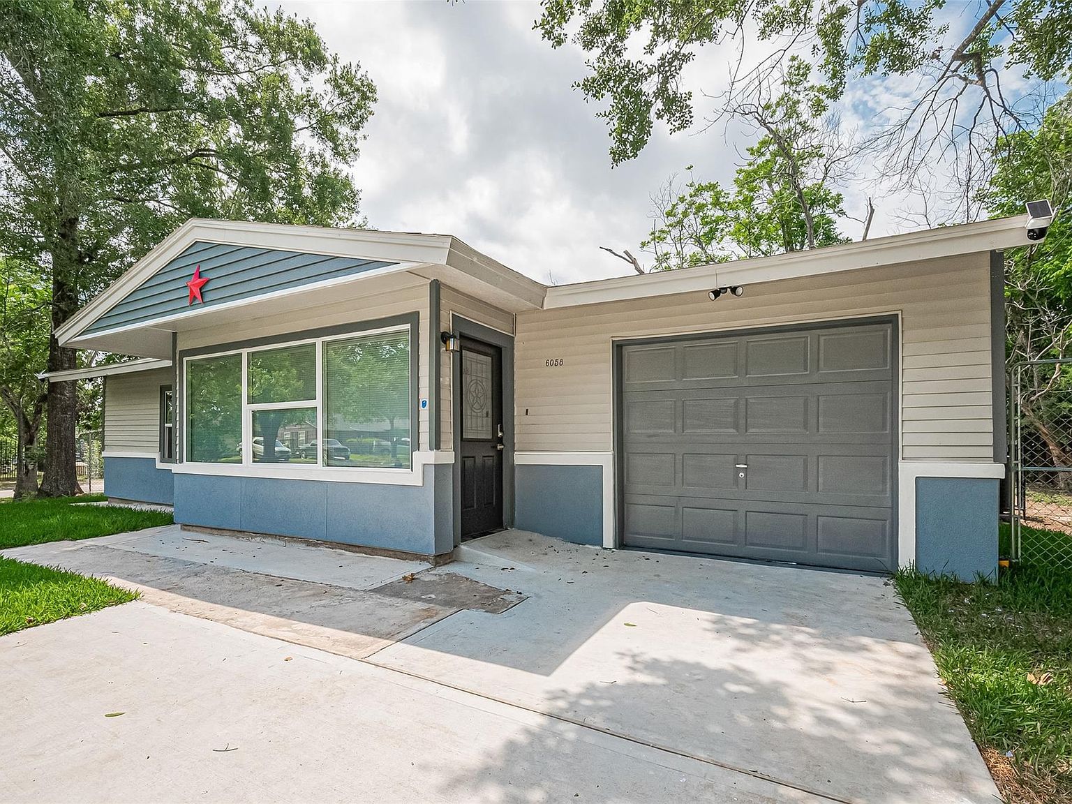 6058 Lyndhurst Dr Houston, TX 77033 - Thumbnail 3