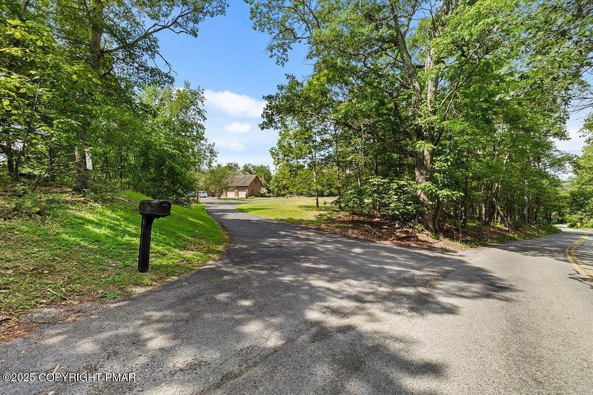 118 Chris Ali State Pl East Stroudsburg, PA 18302 - Thumbnail 3