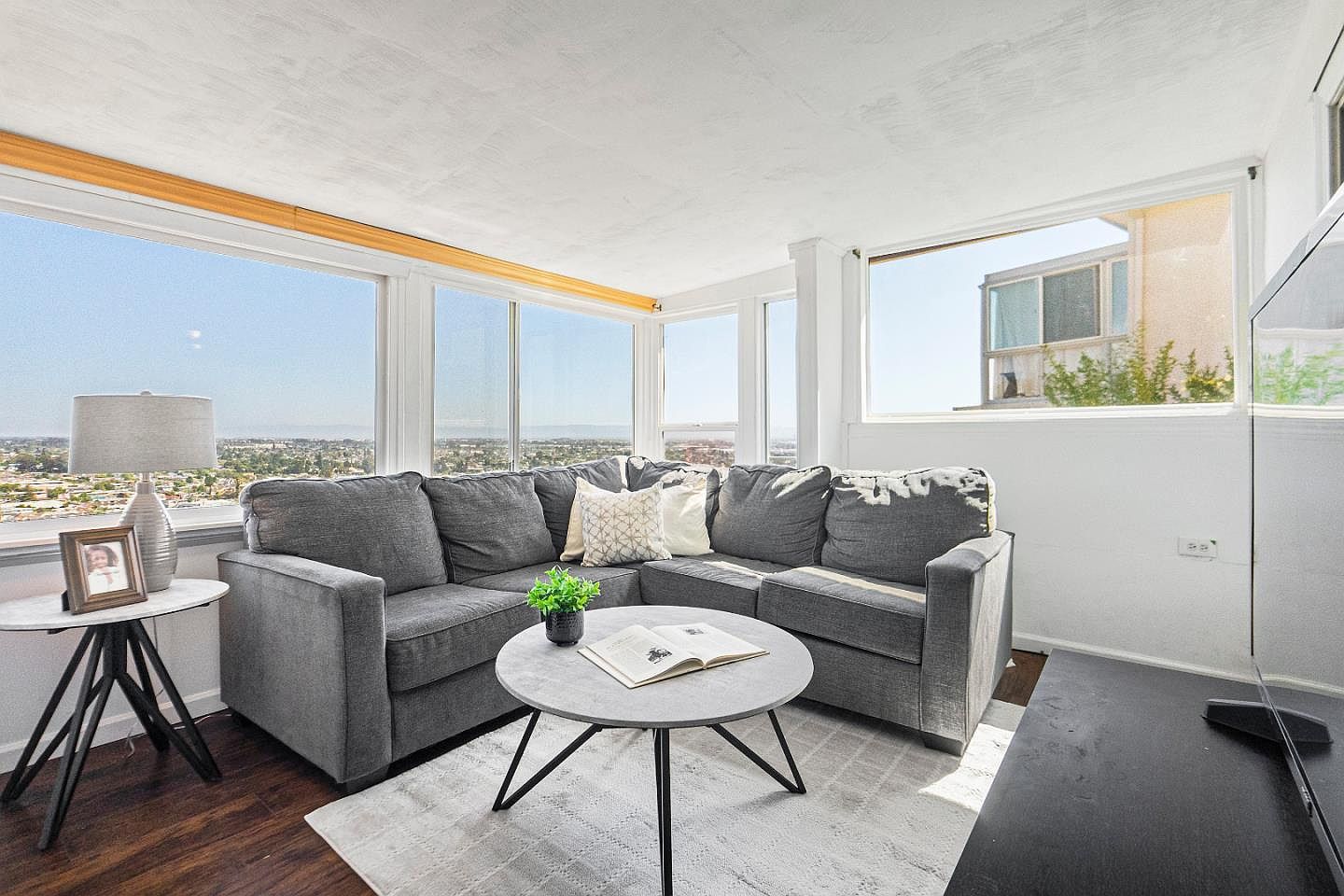 6933 Simson St Oakland, CA 94605 - Thumbnail 3