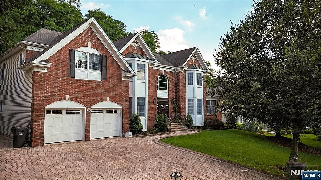 212 Bennington Ter Paramus, NJ 07652 - Thumbnail 3