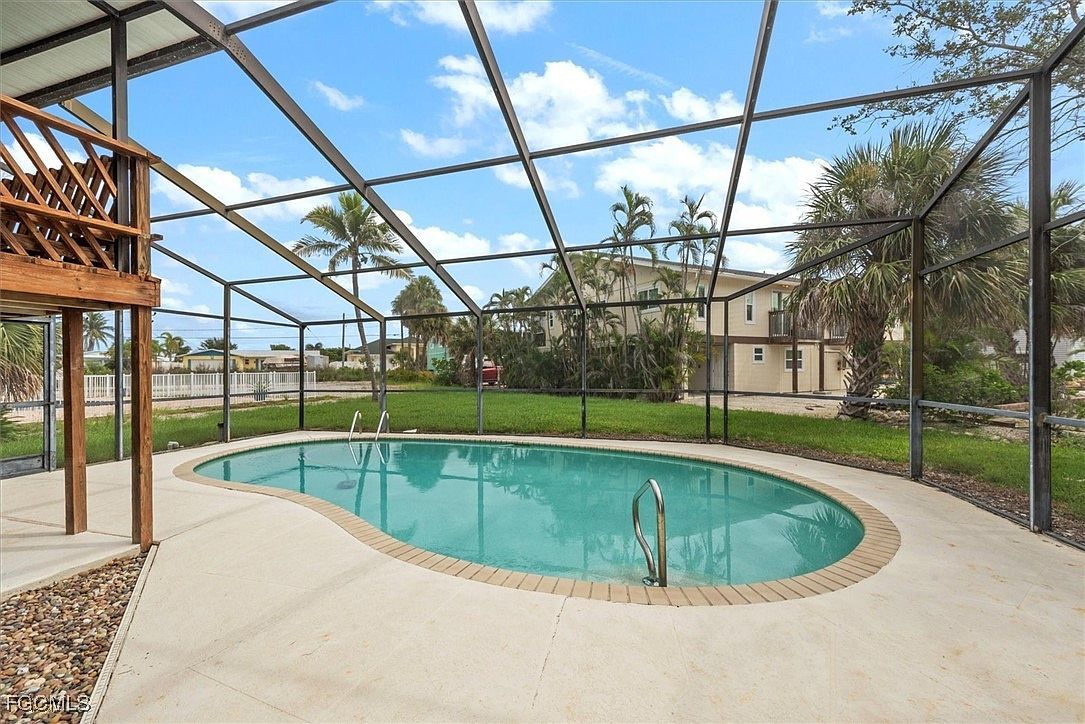 5481 Oak Ridge Ave Fort Myers Beach, FL 33931 - Thumbnail 3