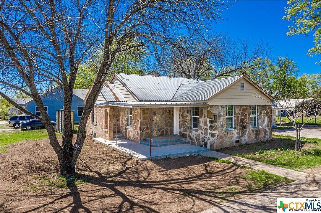 1115 W Main St Gatesville, TX 76528 - Thumbnail 3