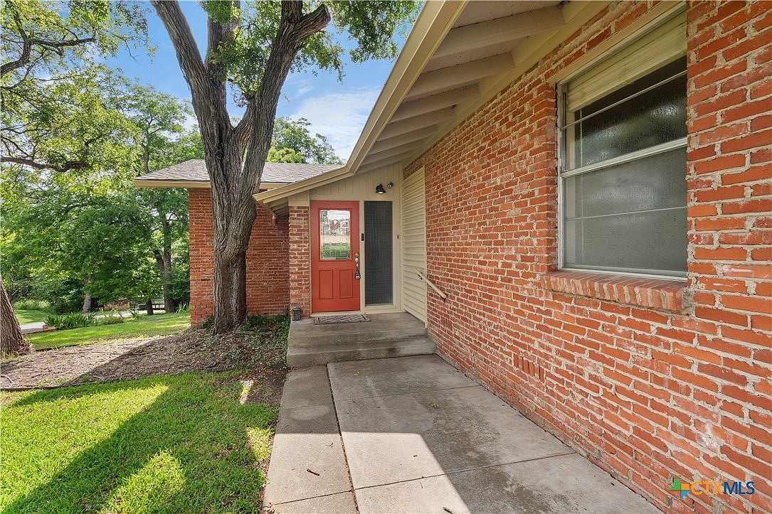 701 Live Oak St Gatesville, TX 76528 - Thumbnail 3