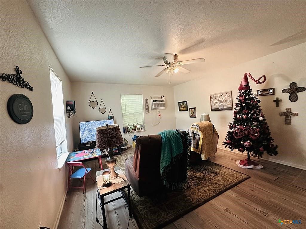 1907 E Main St Gatesville, TX 76528 - Thumbnail 3