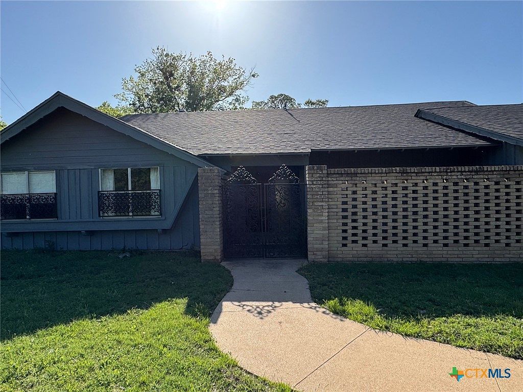 703 N Lovers Ln Gatesville, TX 76528 - Thumbnail 3