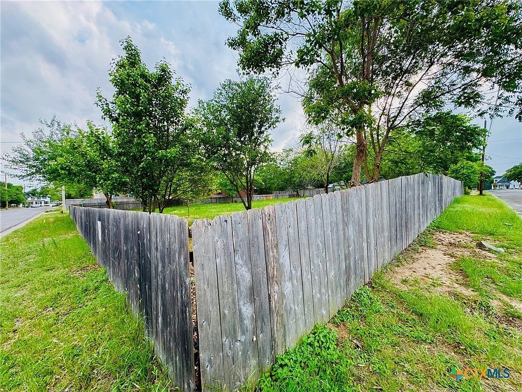 300 S 14th St Gatesville, TX 76528 - Thumbnail 3