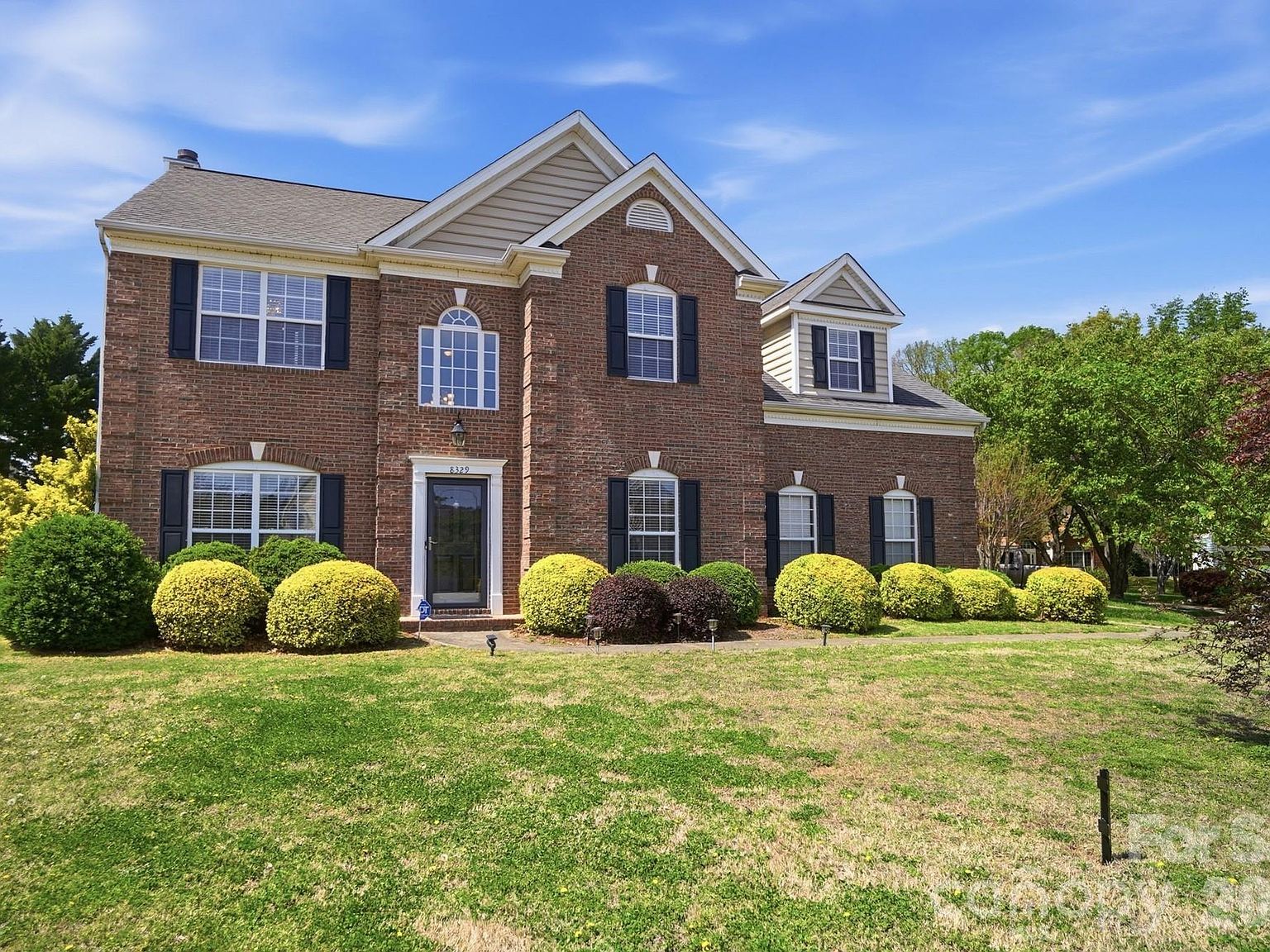 8329 Beardsley Dr Charlotte, NC 28269 - Thumbnail 3