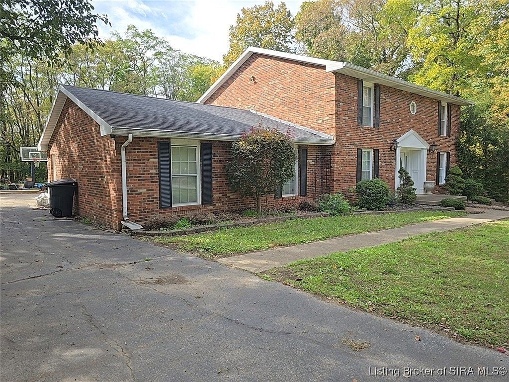 130 E Eastern Hills Blvd Salem, IN 47167 - Thumbnail 3