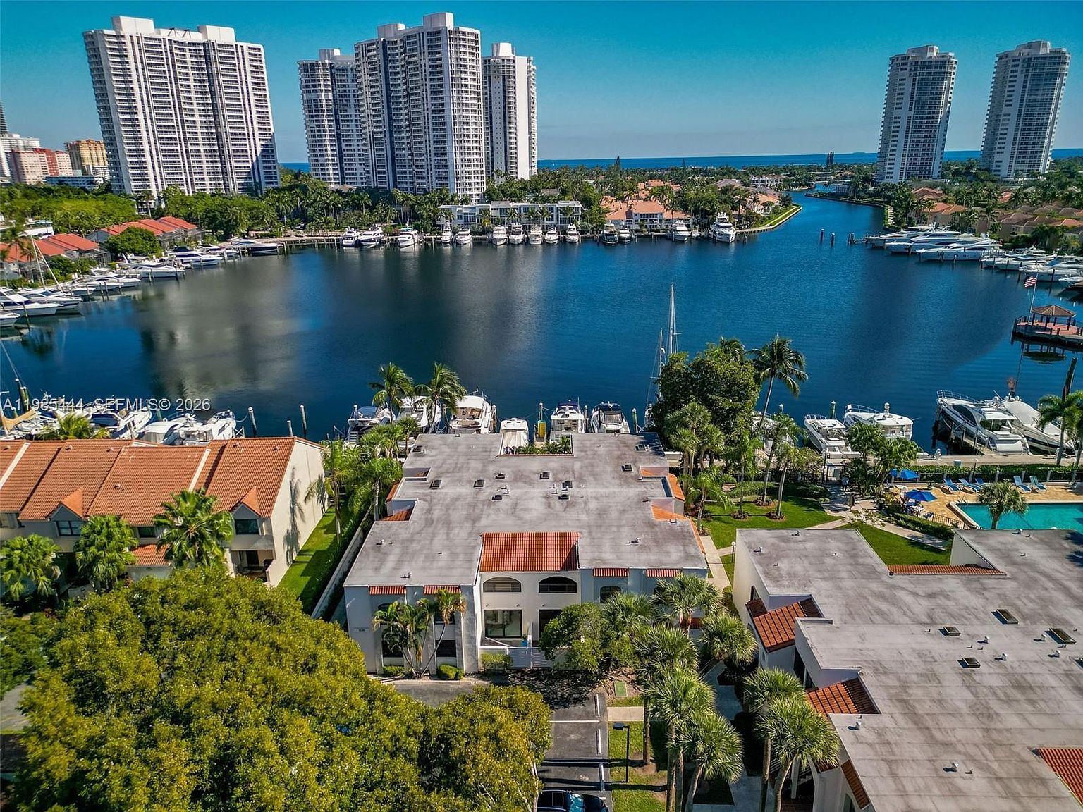 3549 Magellan Cir APT 418 Aventura, FL 33180 - Thumbnail 3