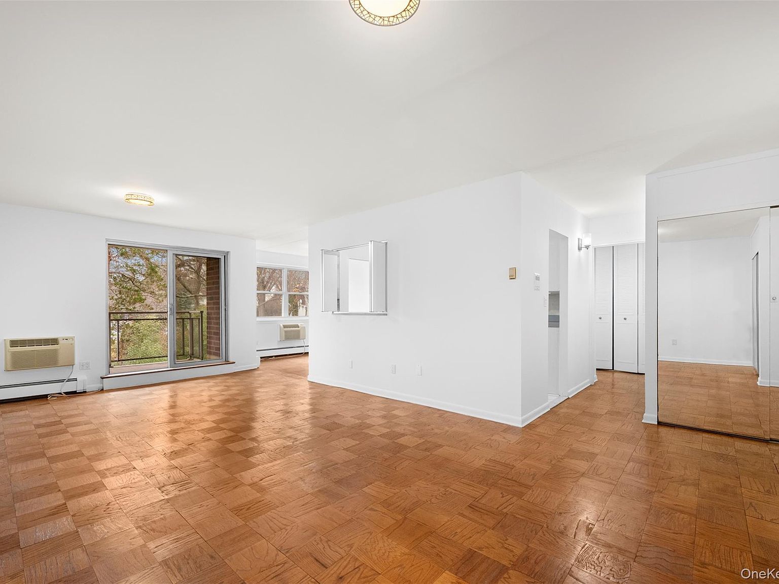 10 Ipswich Ave APT 4M Great Neck, NY 11021 - Thumbnail 3