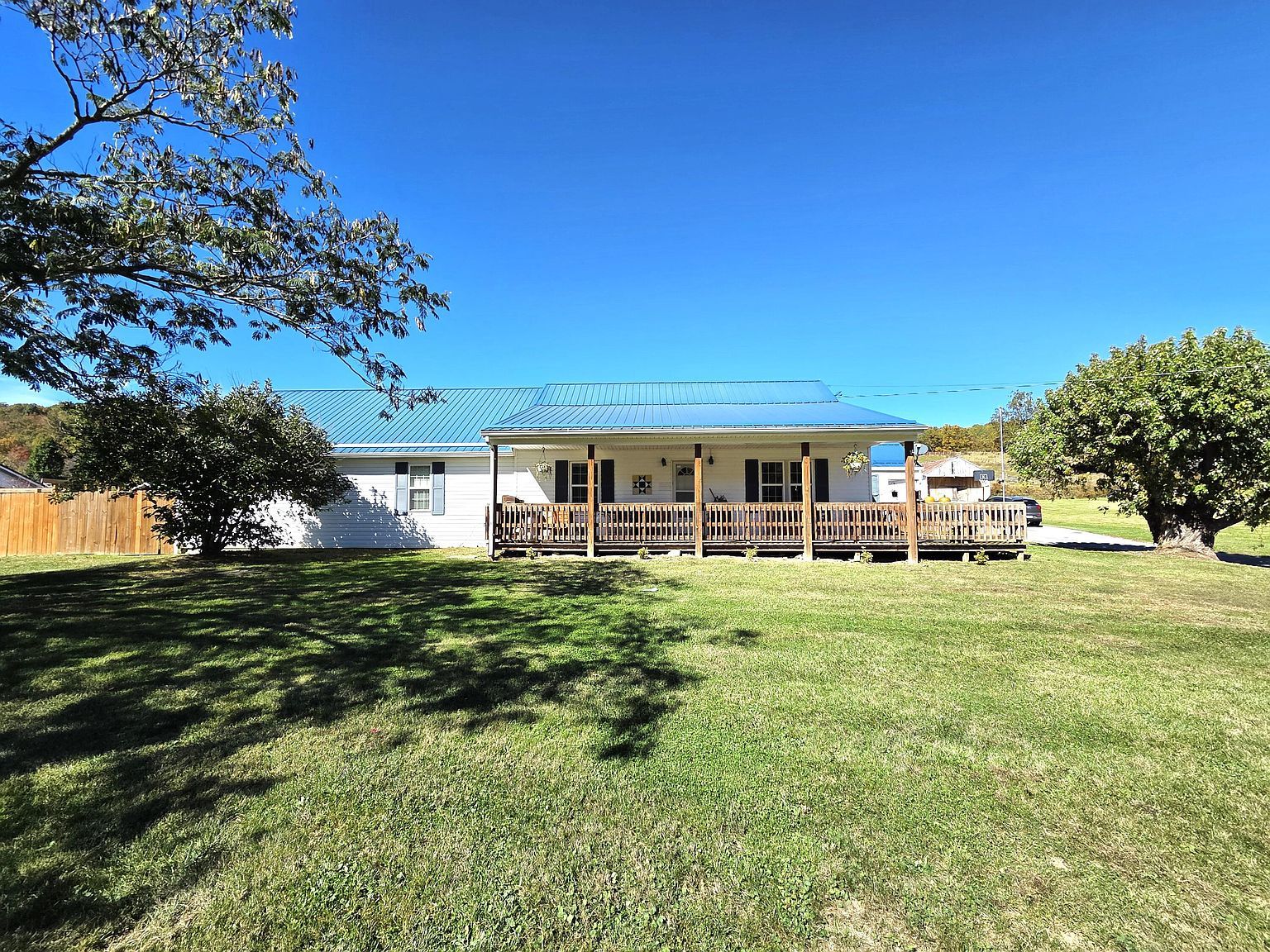 6893 Seneca Trl S Peterstown, WV 24963 - Thumbnail 3