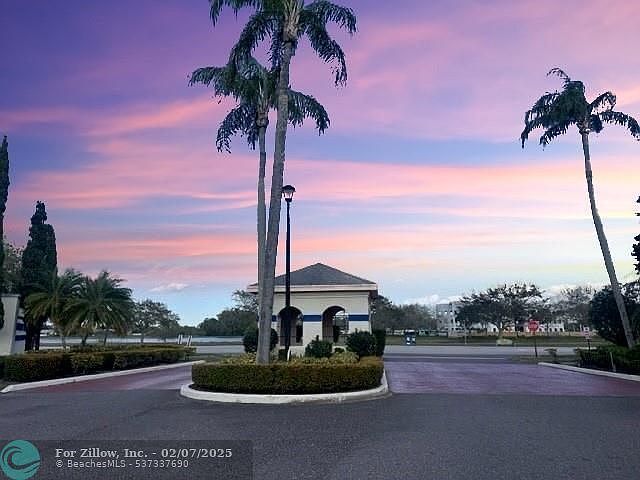 1516 SE Royal Green Cir #202 Port Saint Lucie, FL 34952 - Thumbnail 3