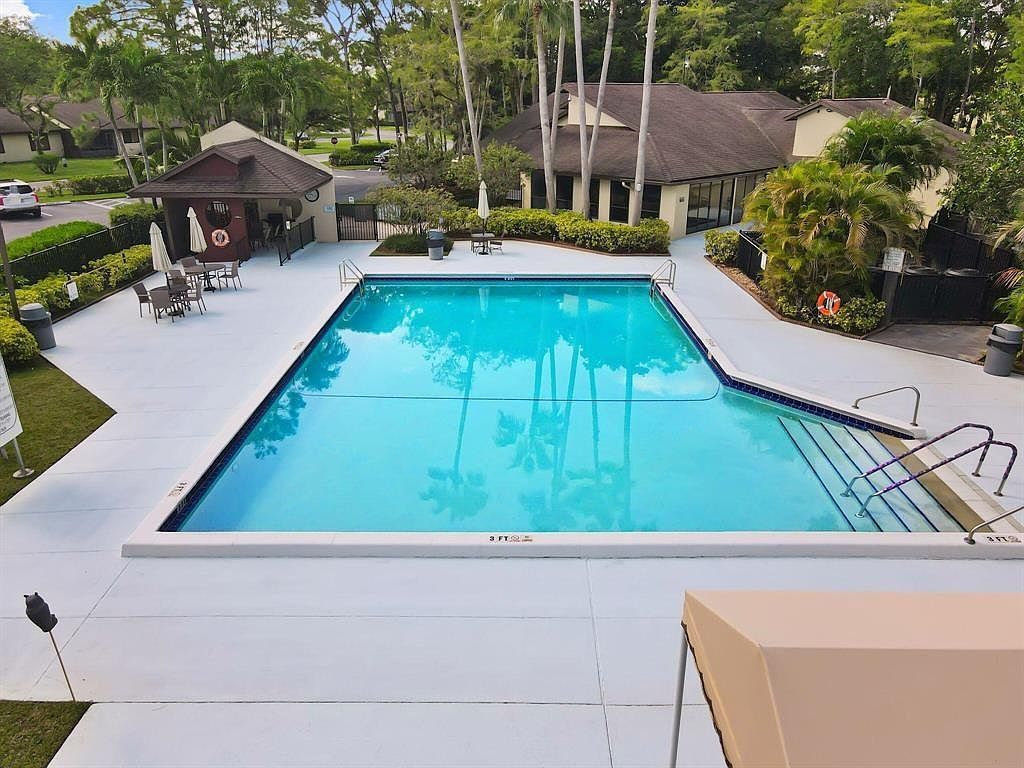 64 Macadamia Ct Royal Palm Beach, FL 33411 - Thumbnail 3