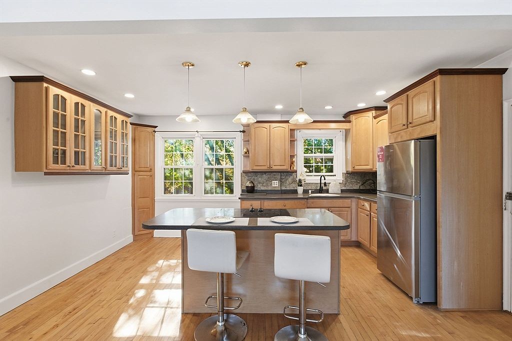 112 Maple St APT 6 Malden, MA 02148 - Thumbnail 3