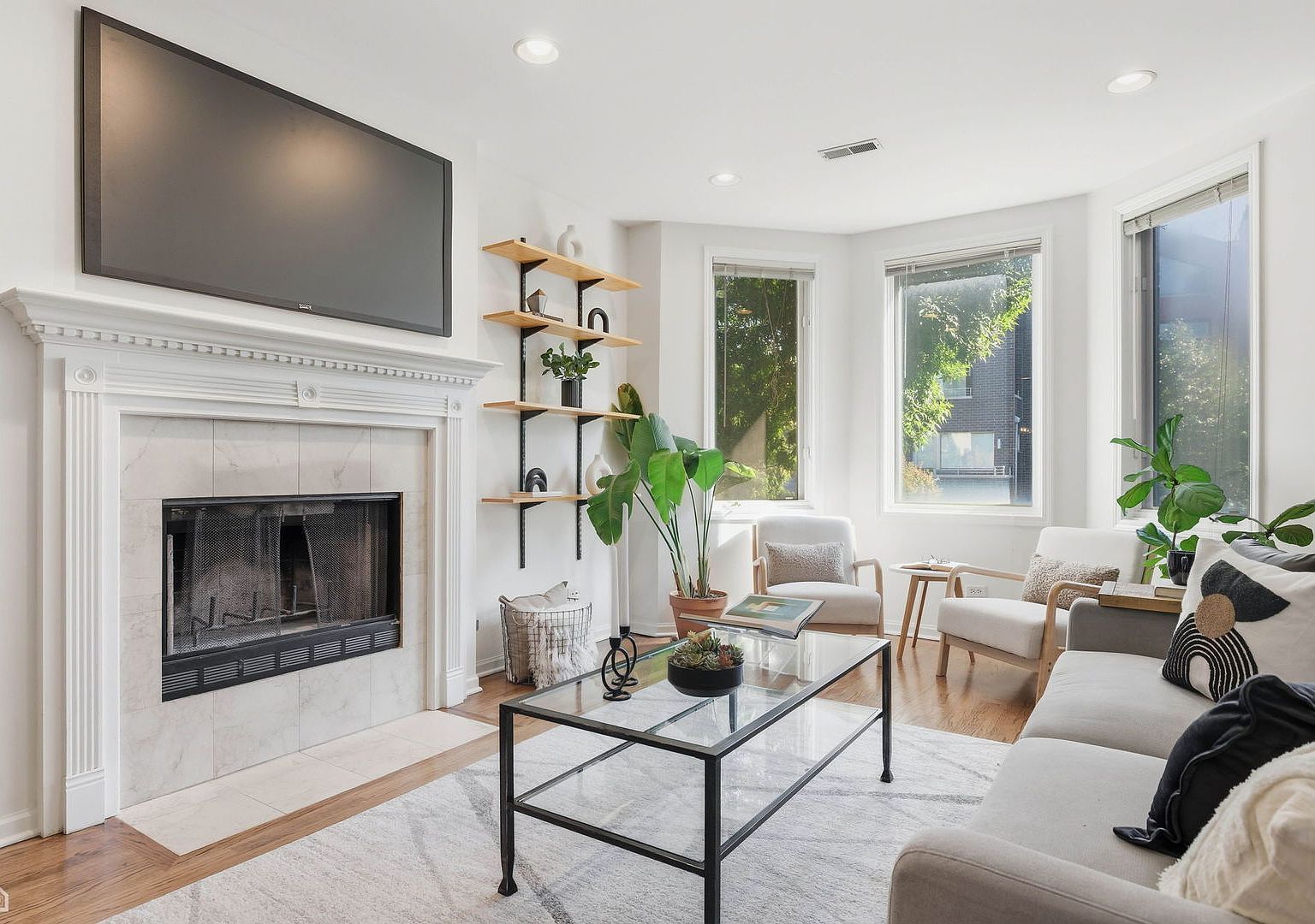 830 N Hermitage Ave APT 2 Chicago, IL 60622 - Thumbnail 3