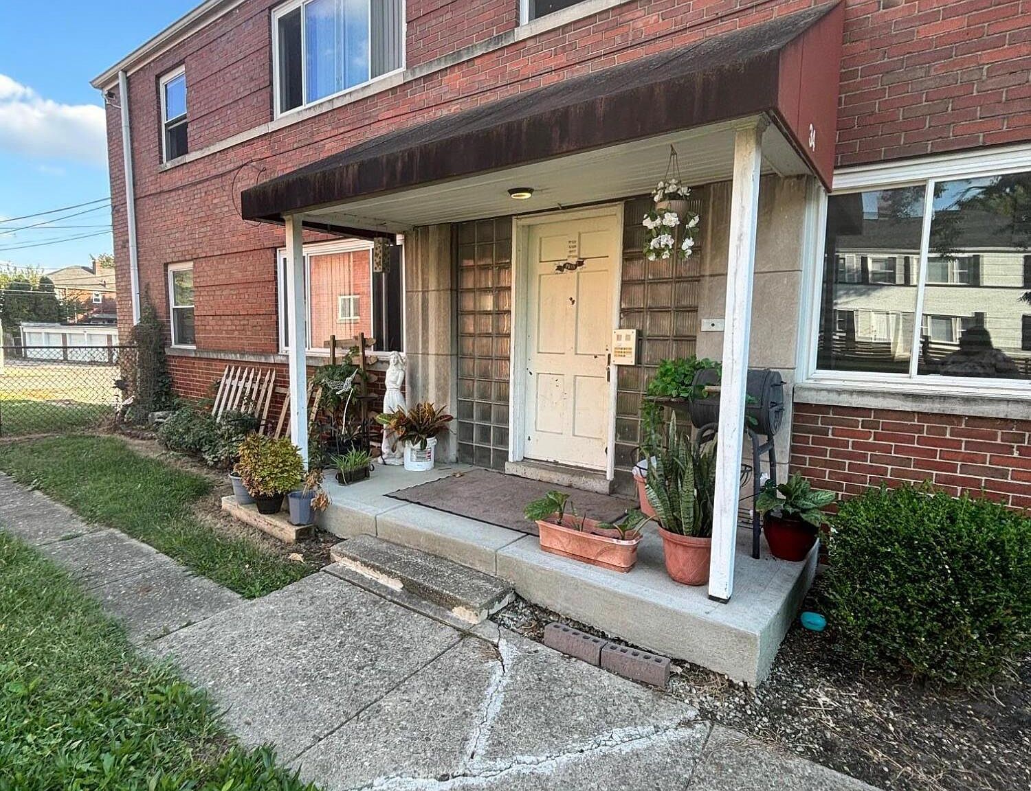 34 N Hampton Rd Columbus, OH 43213 - Thumbnail 3