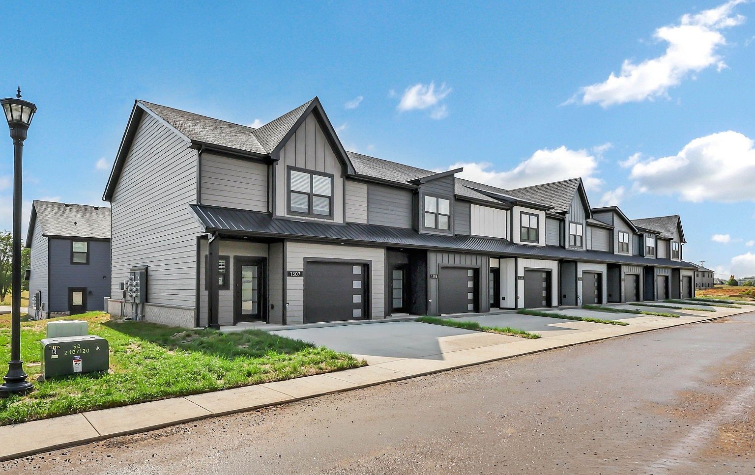 1302 Jonathan Wade Cir Clarksville, TN 37043 - Thumbnail 3