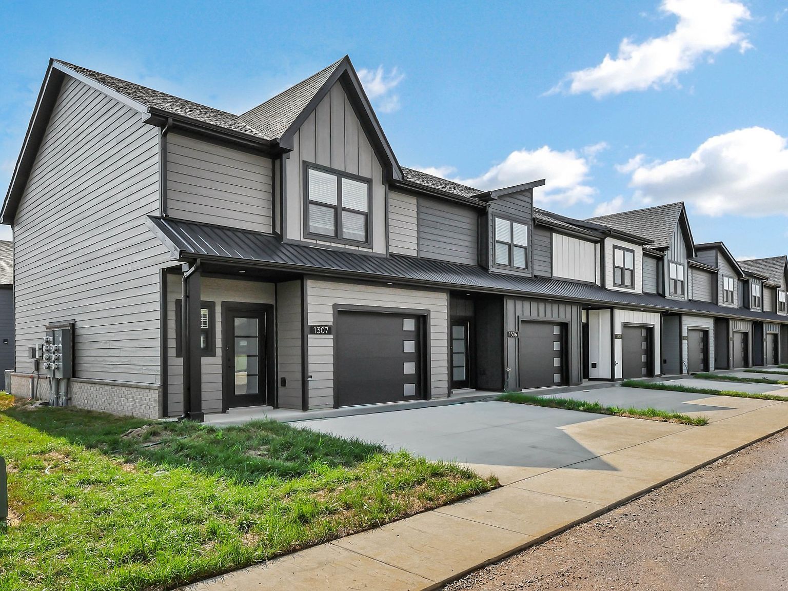 1305 Jonathan Wade Cir Clarksville, TN 37043 - Thumbnail 3