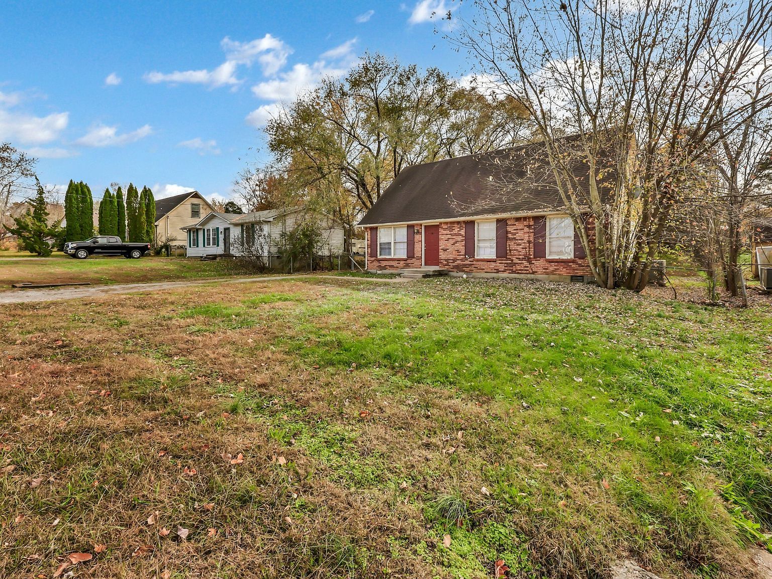 385 Louise Ln Clarksville, TN 37042 - Thumbnail 3