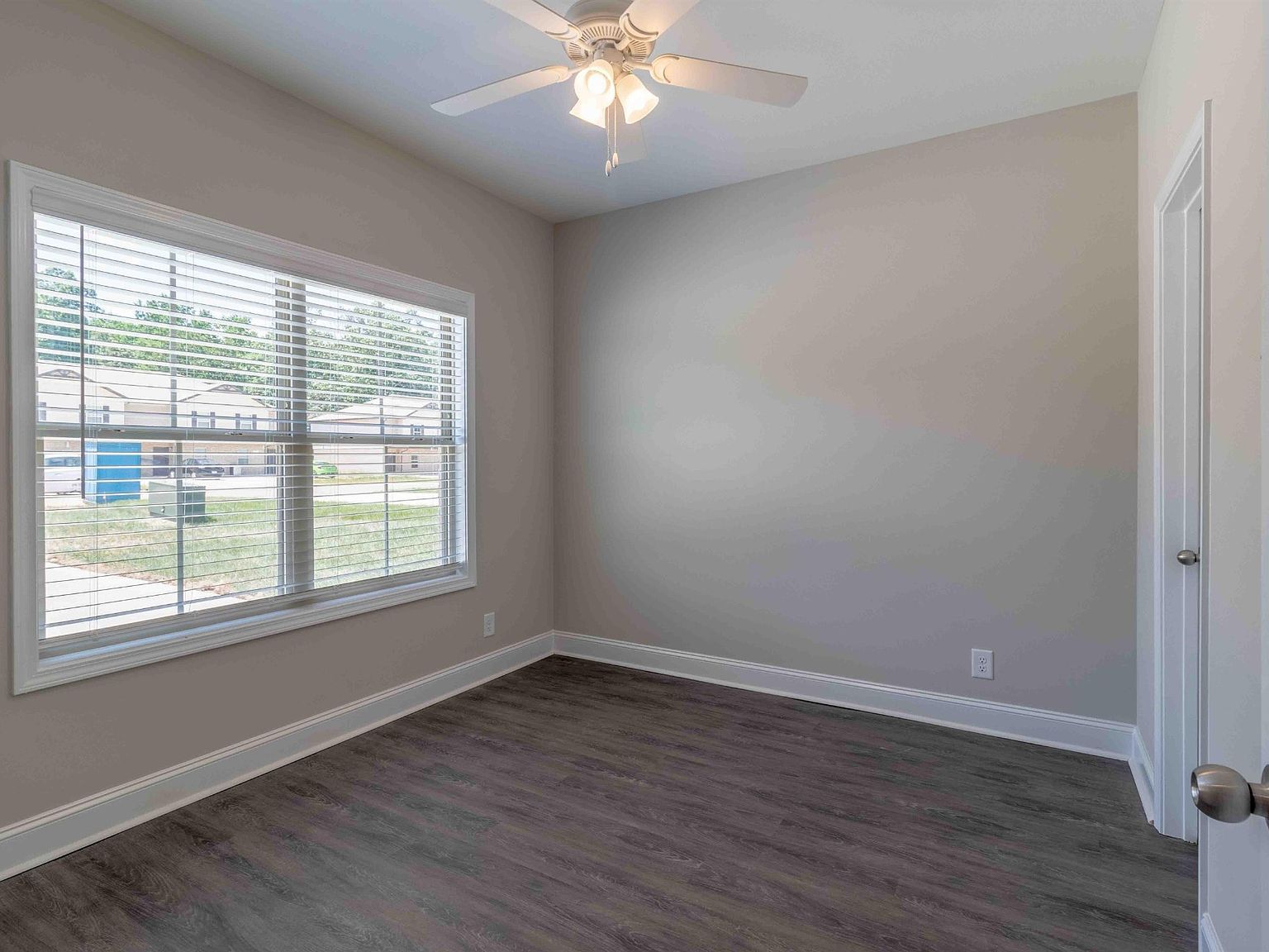 291 Smithson Ln Clarksville, TN 37040 - Thumbnail 3