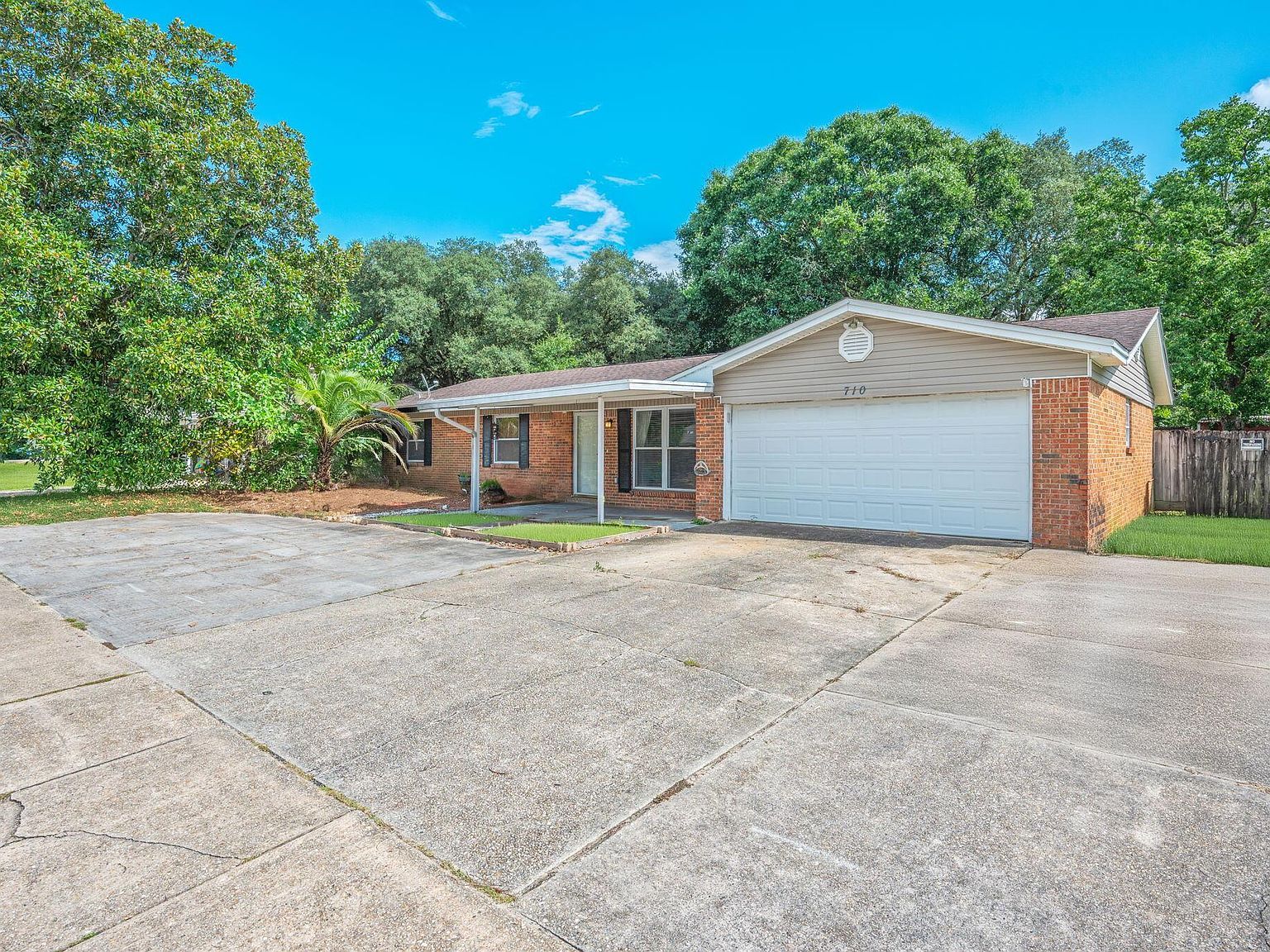 710 E Hollywood Blvd Mary Esther, FL 32569 - Thumbnail 3