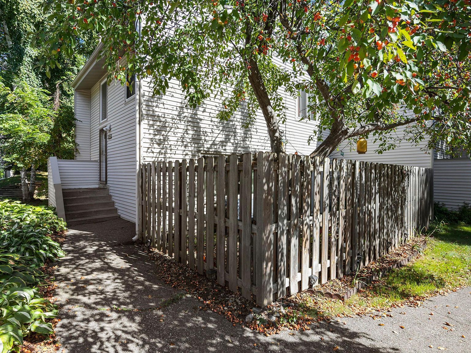 5527 E Bavarian Pass Minneapolis, MN 55432 - Thumbnail 3