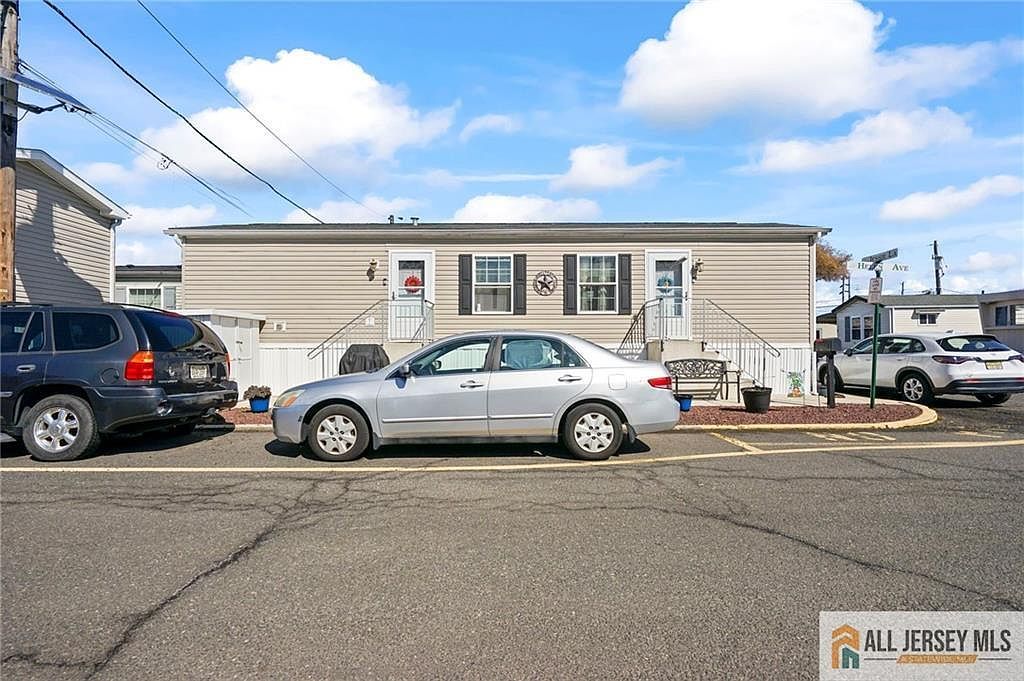 2 Jessie Ln Avenel, NJ 07001 - Thumbnail 3